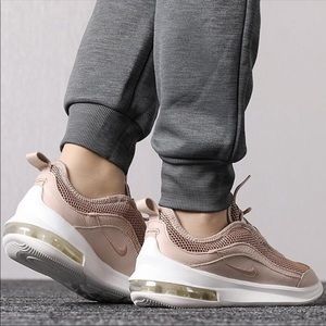 NEW nike air max womens SZ 8. 5